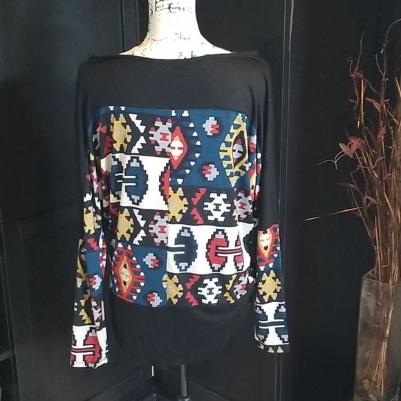 Aztec Print Top - Picture 2 of 3